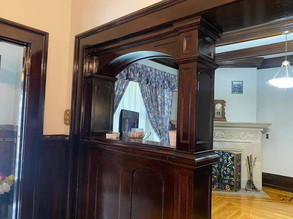 Jenny's Suites Apartment in Welland