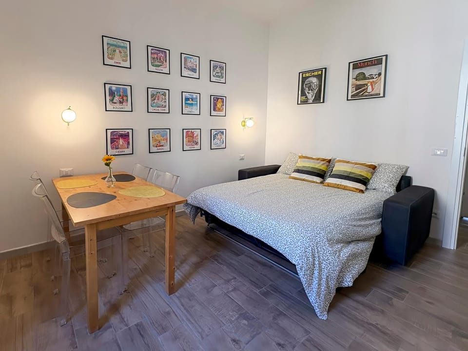 Bed, Living room, Seating area