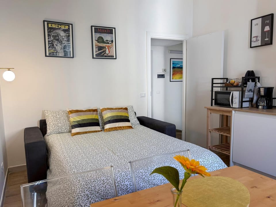 Bed, Living room