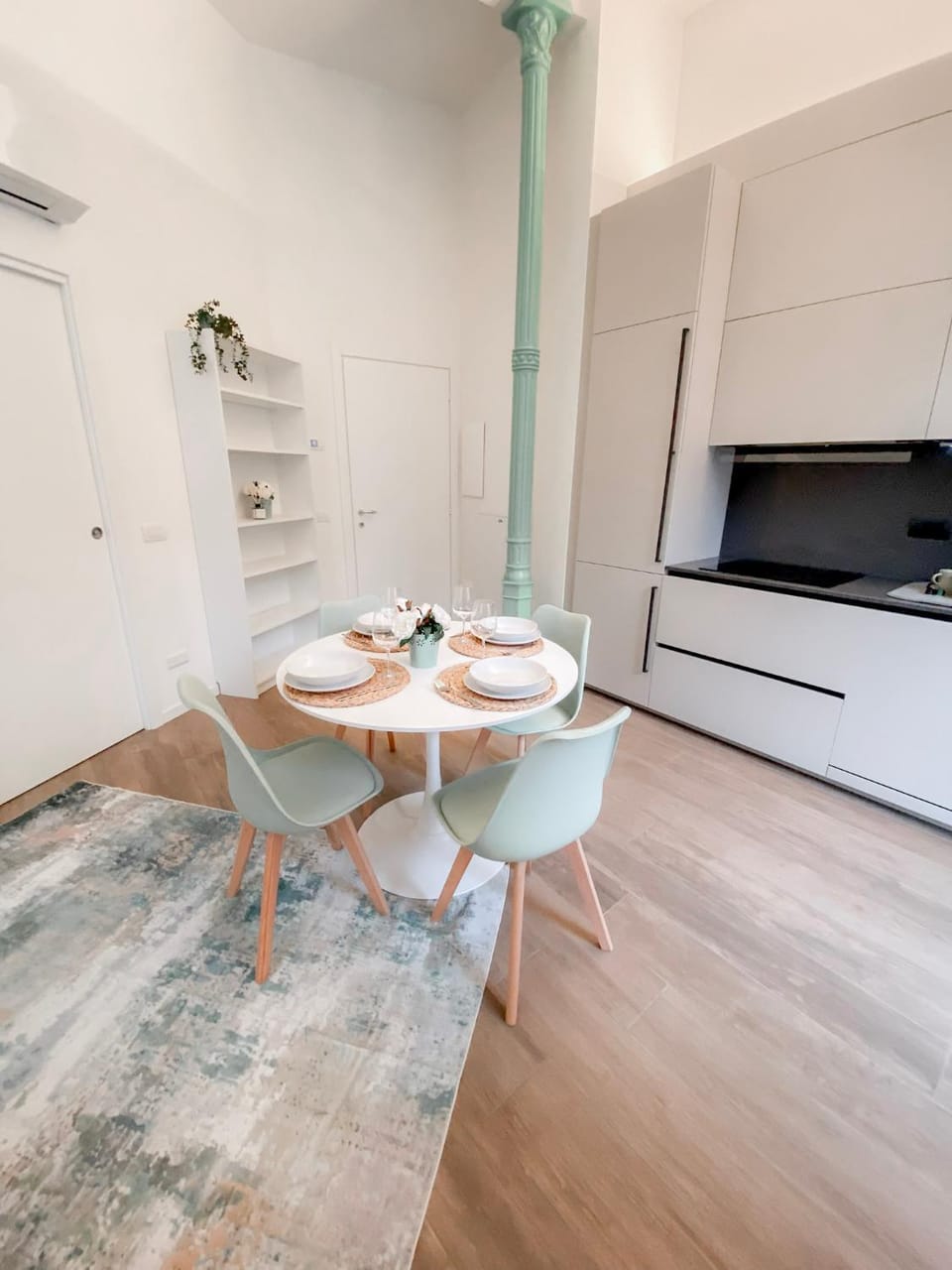 Kitchen or kitchenette, Living room, Seating area, Dining area