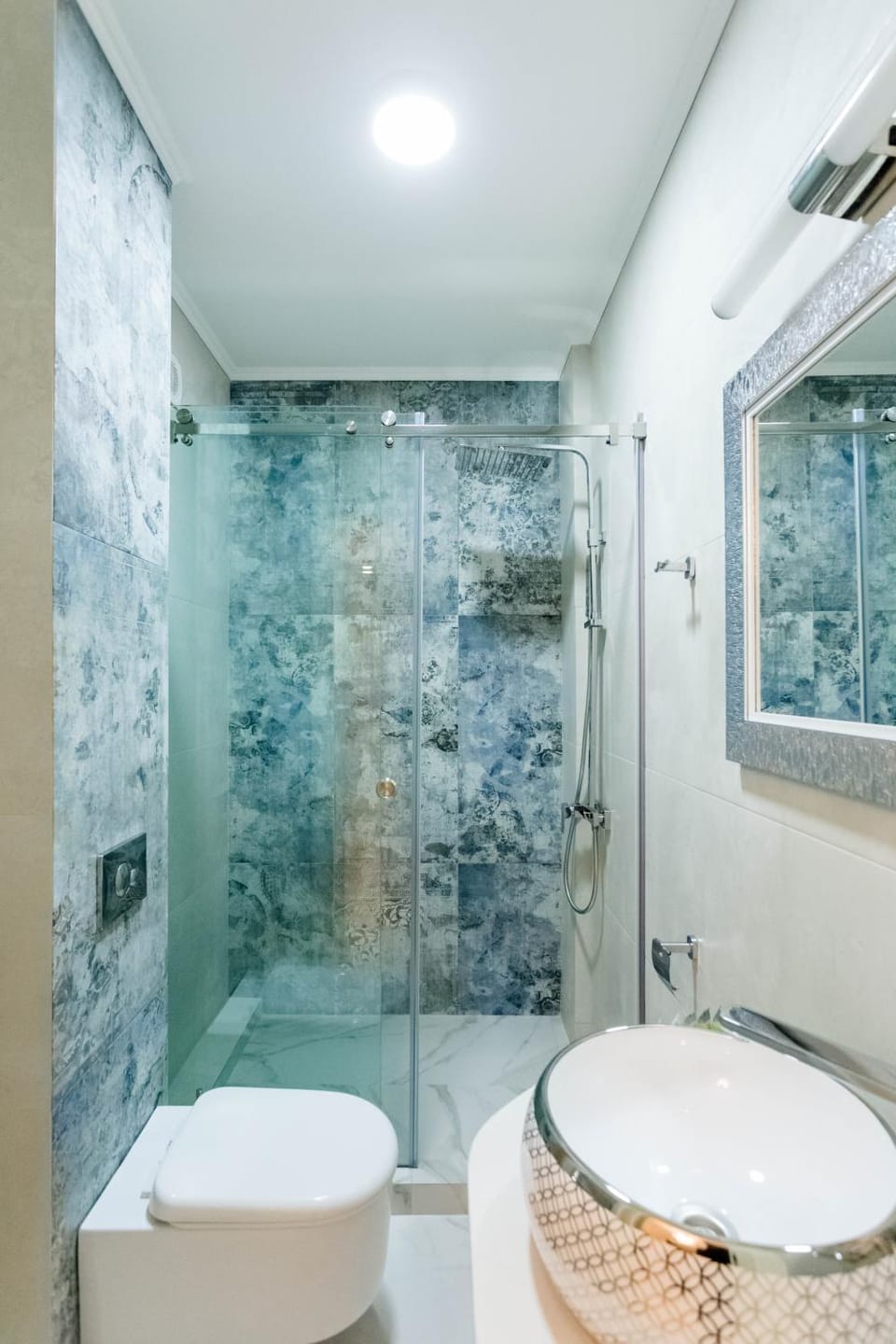 Shower, Toilet, Bathroom, Bath, towels