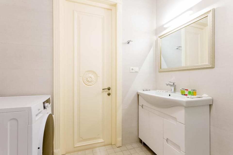 Toilet, Bathroom, washing machine