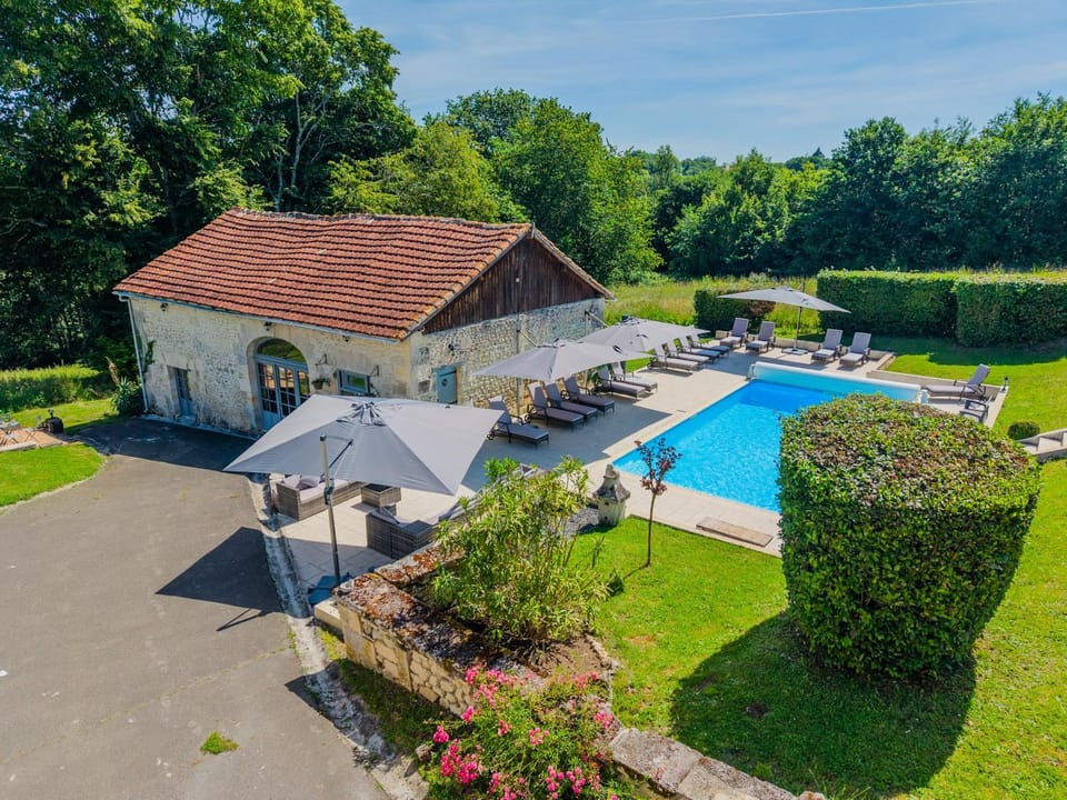 Swimming pool, sunbed