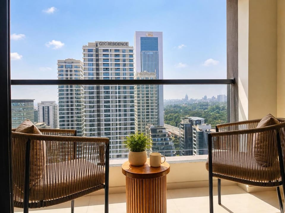 Executive Stay with Rooftop Pool Apartment in Nairobi