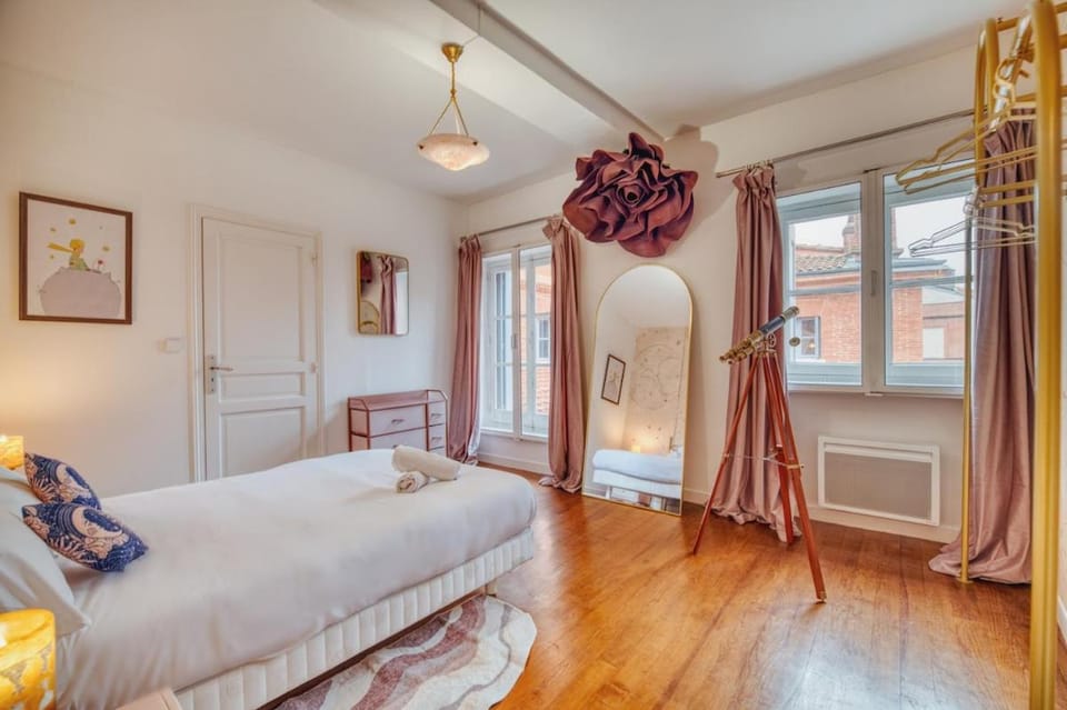 Bed, Photo of the whole room, Bedroom