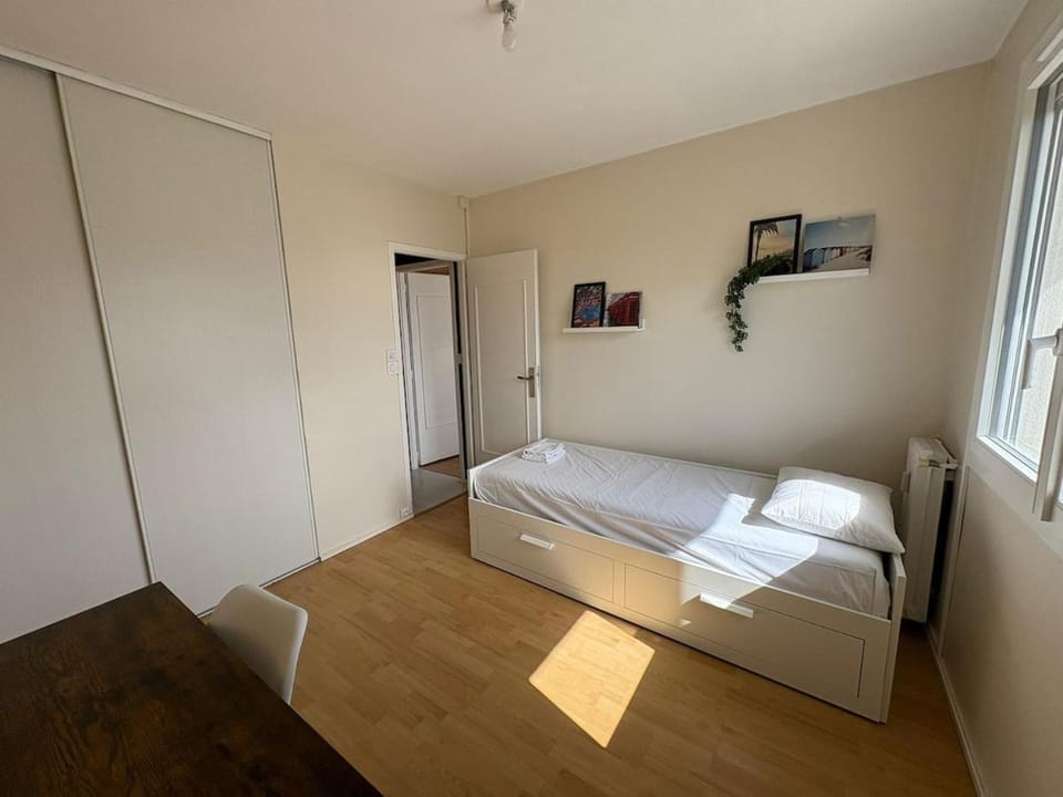 Appartement Spacieux et Balcon Vieille Levée Apartment in Orléans