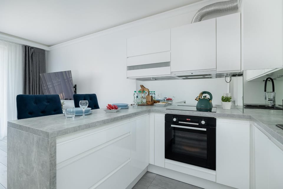 Kitchen or kitchenette, oven, stove
