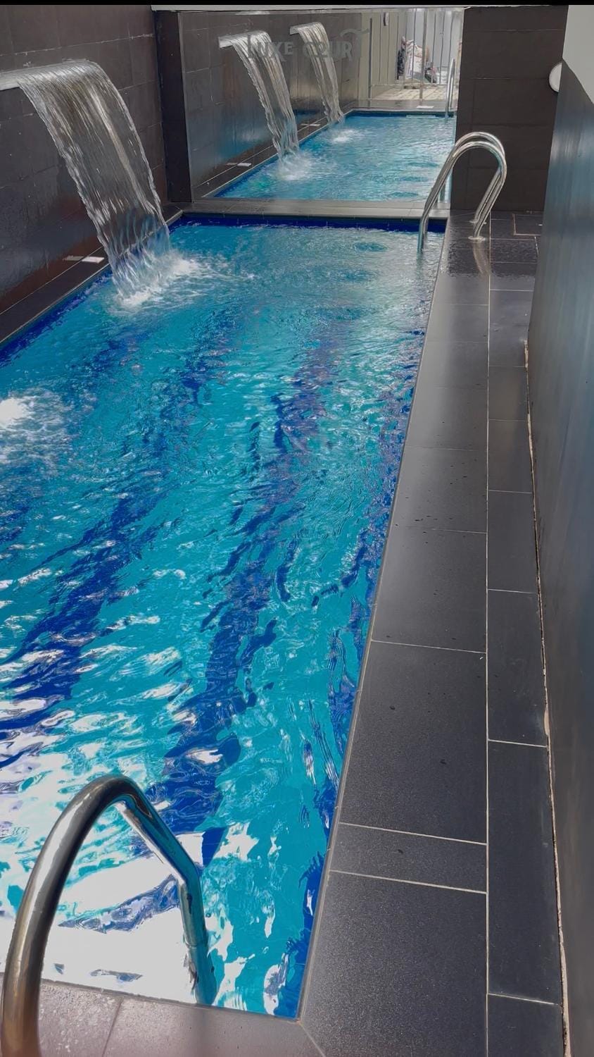 Casa Virelli, 1 Bedroom with Pool, Gym & 3 Verandas in Lekki Apartment in Lagos, Nigeria