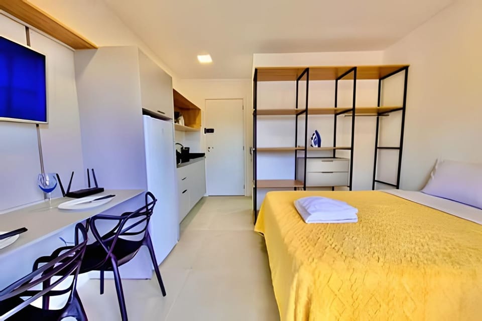 Bed, Dining area