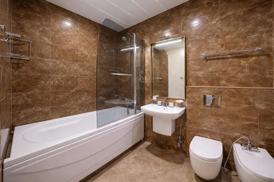 Hot Tub, Bath
