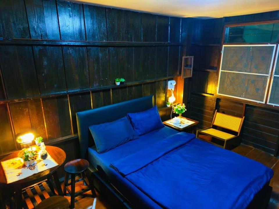 Bed, Living room, Bedroom