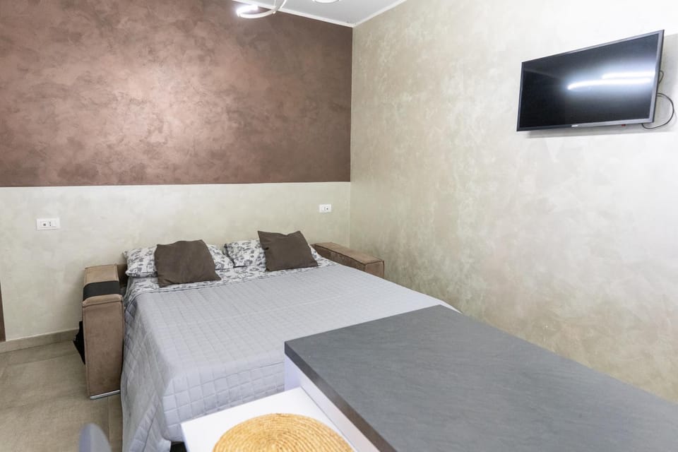 Bed, TV and multimedia