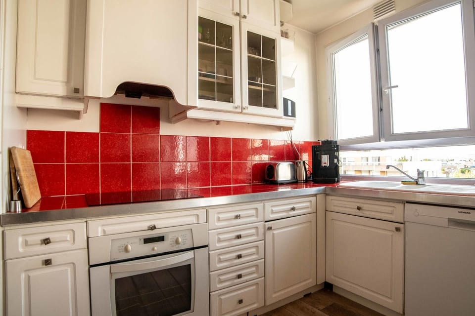 Spacious apartment near Père Lachaise Apartment in Paris
