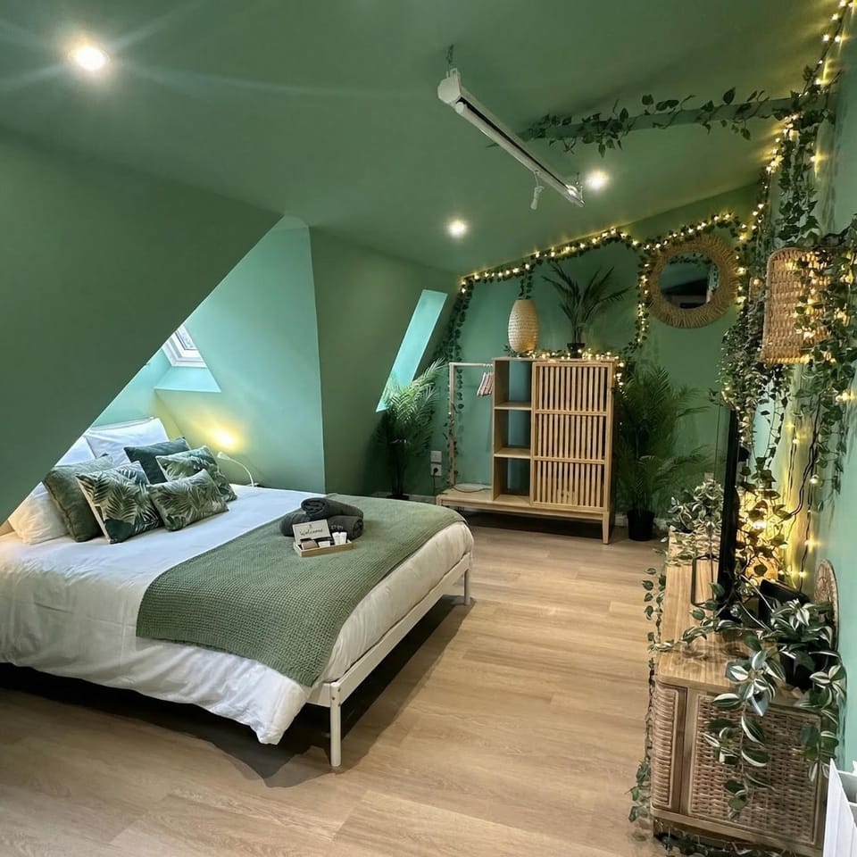 Bed, Photo of the whole room, Bedroom