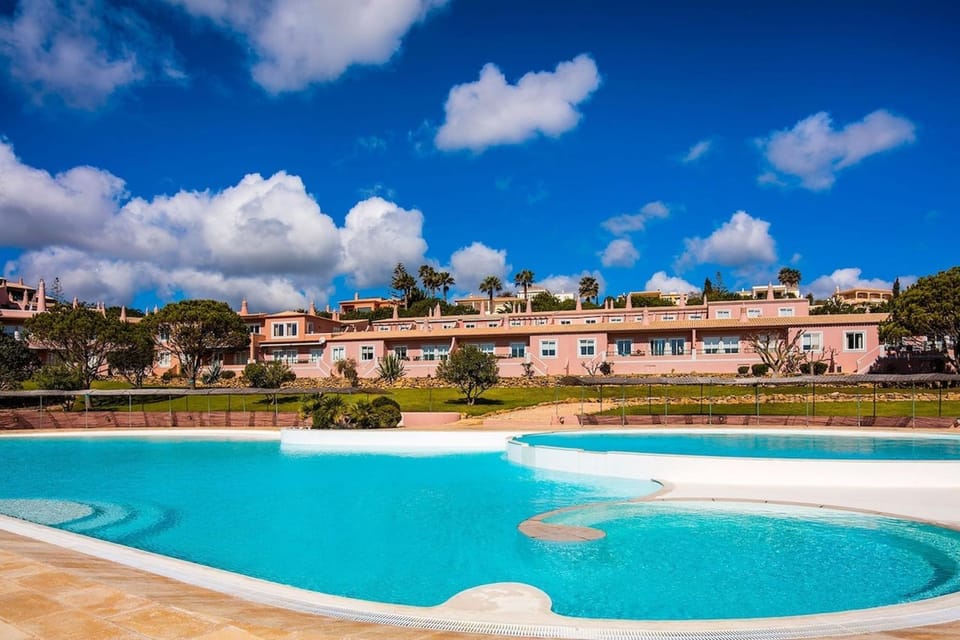 Sea View Apt - Porto Dona Maria Condo - Pool Apartment in Luz