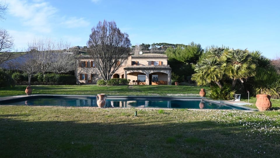 Dream House - Villa con giardino e piscina Villa in Montegranaro
