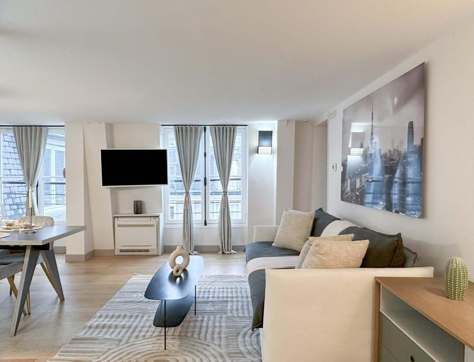 Communal lounge/ TV room, TV and multimedia, Living room, Seating area