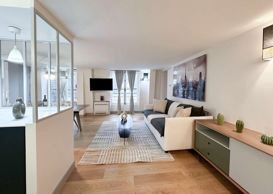 Communal lounge/ TV room, TV and multimedia, Kitchen or kitchenette, Living room, Seating area, storage