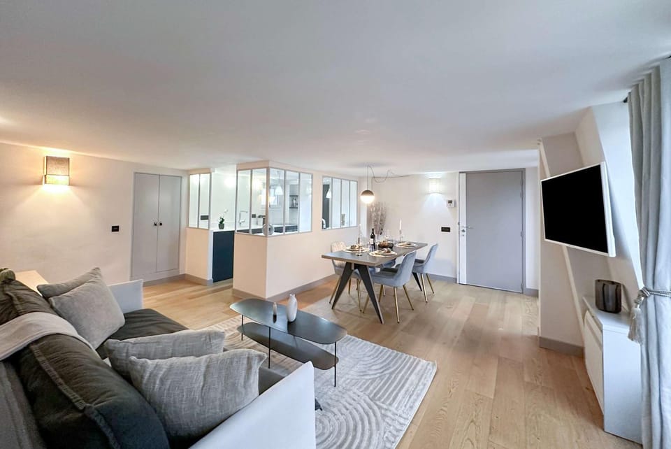 Communal lounge/ TV room, TV and multimedia, Kitchen or kitchenette, Living room, Seating area, Dining area