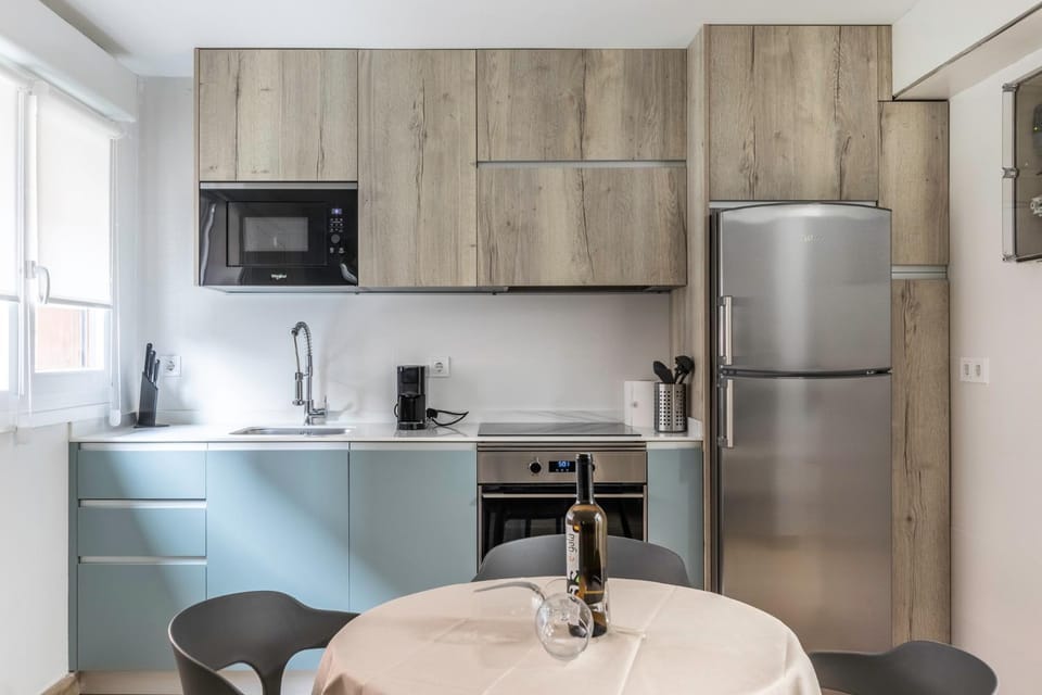 Kitchen or kitchenette, Dining area, oven, pet friendly, stove