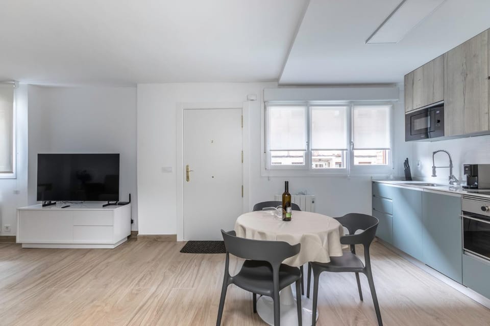 TV and multimedia, Kitchen or kitchenette, Living room, Seating area, Dining area, pet friendly, stove