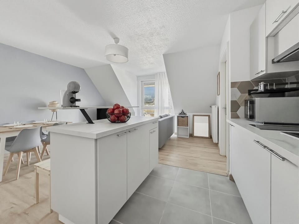 Kitchen or kitchenette, Dining area, dishwasher, minibar, stove
