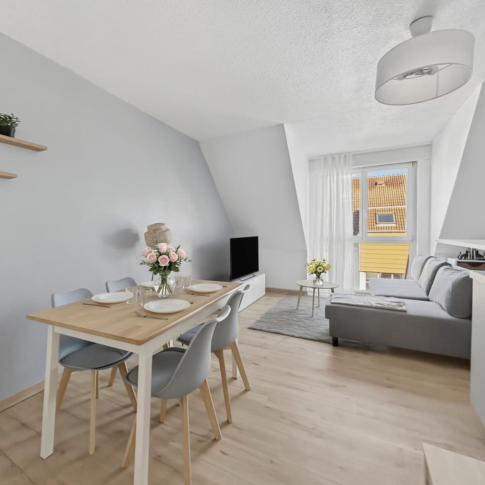 TV and multimedia, Living room, Dining area