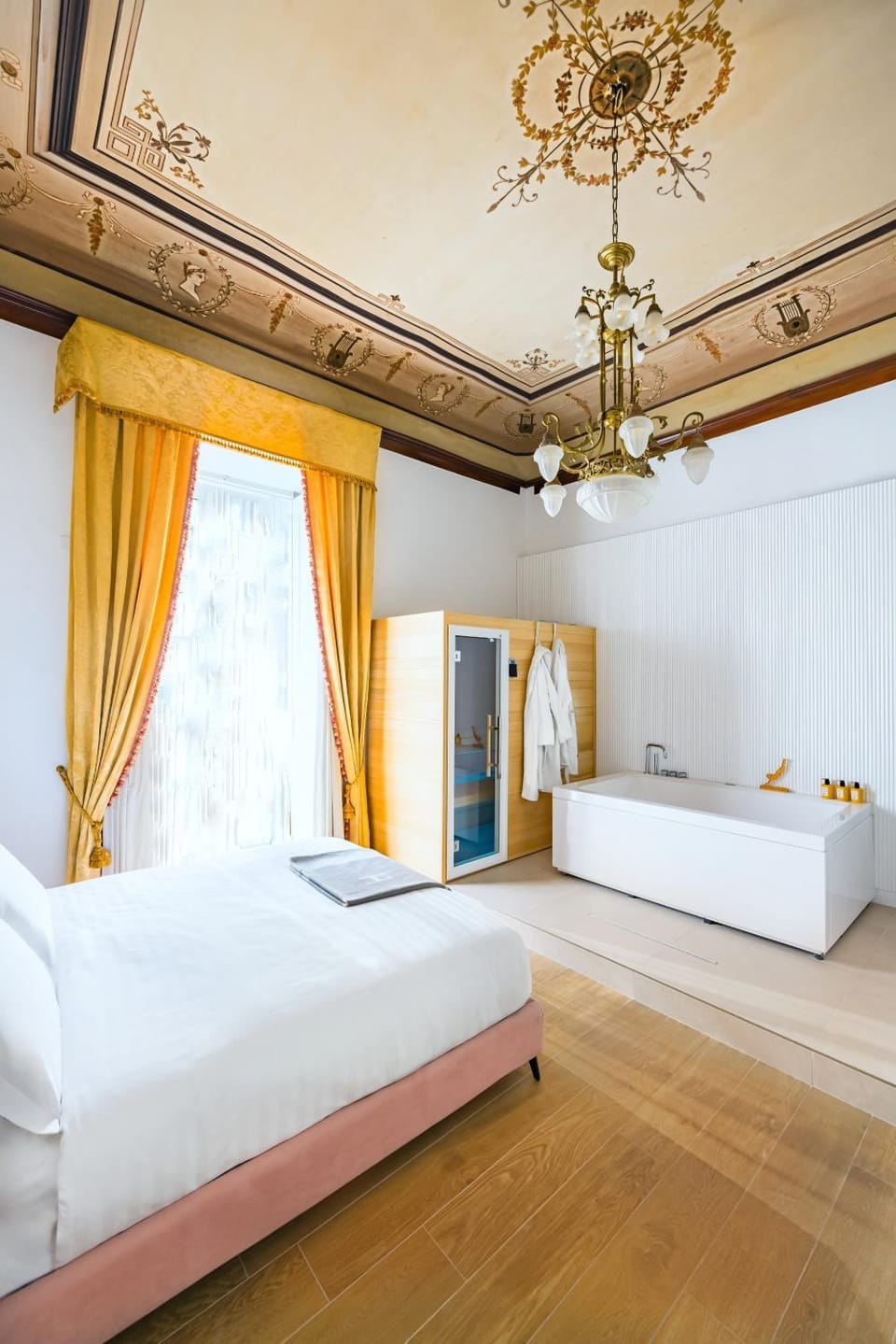 Hot Tub, Sauna, Photo of the whole room, Bedroom