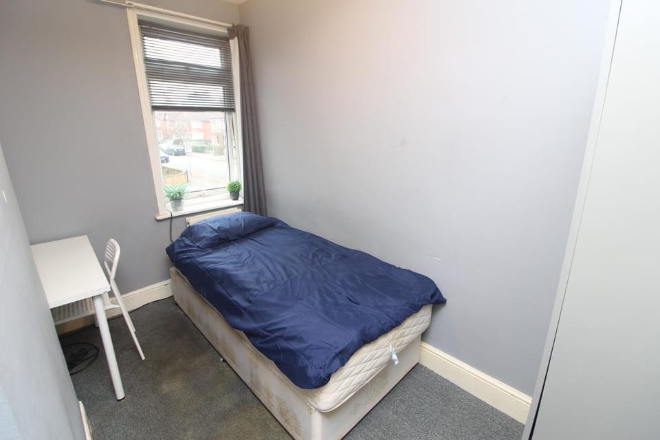 Budget Rooms in Reading Near University and Town Centre Vacation rental in Reading