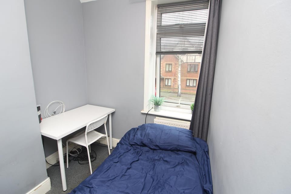 Budget Rooms in Reading Near University and Town Centre Vacation rental in Reading