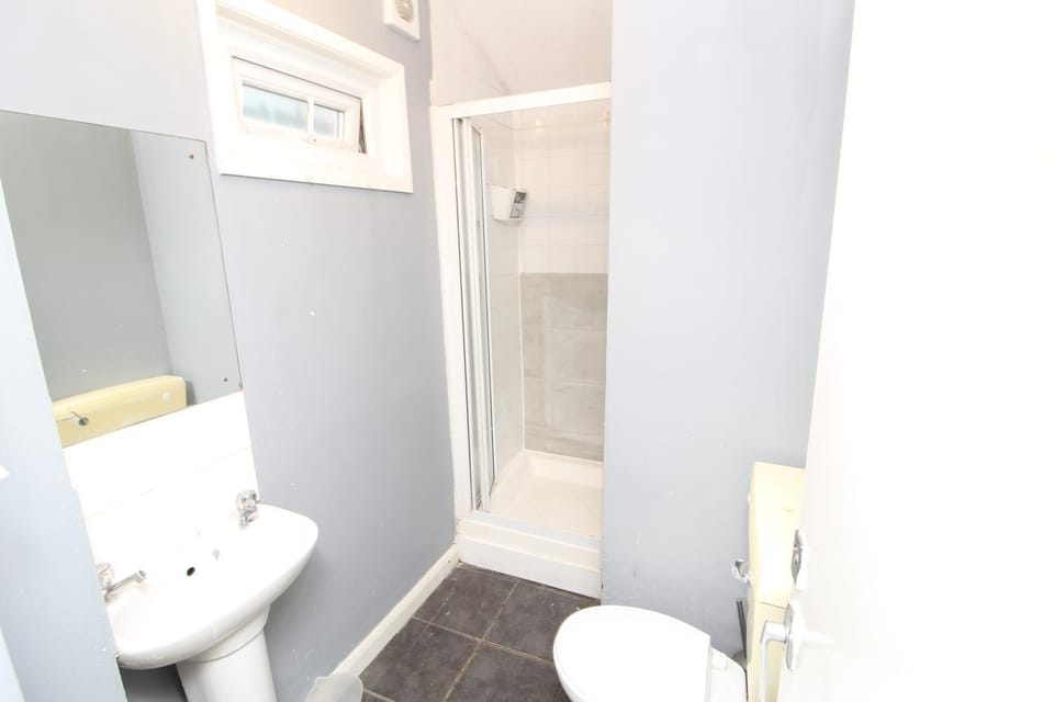 Budget Rooms in Reading Near University and Town Centre Vacation rental in Reading