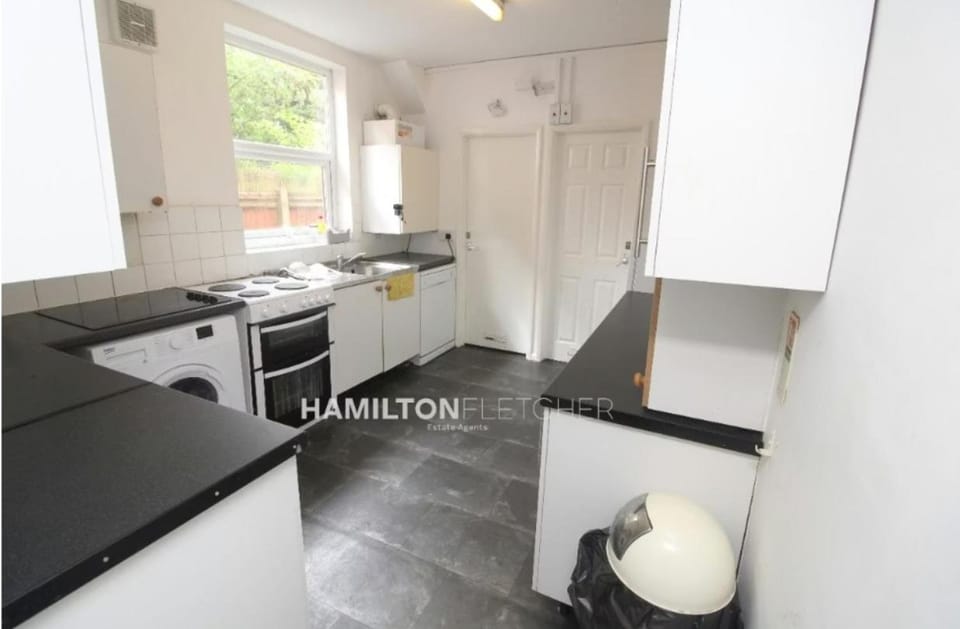 Budget Rooms in Reading Near University and Town Centre Vacation rental in Reading