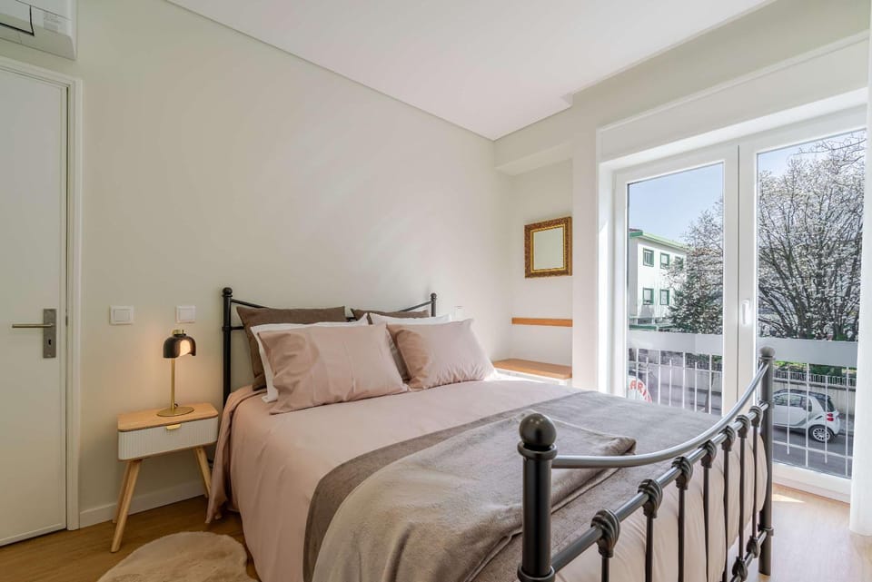 Bed, View (from property/room), Balcony/Terrace, Bedroom