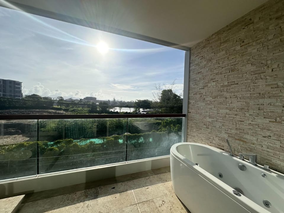 Hot Tub, Balcony/Terrace, Bath