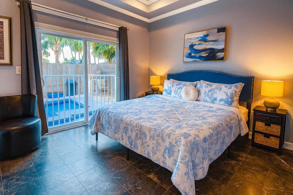 1st floor Condo 75 Steps to Beach - Pool - Pet Ok Apartment in South Padre Island