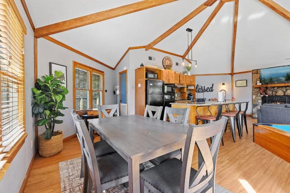 Gatlinburg Cabin Hot Tub, Fire Pit & Smoky Mountain Views Cabin in Pittman Center
