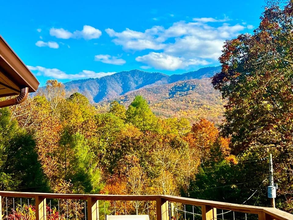 Gatlinburg Cabin Hot Tub, Fire Pit & Smoky Mountain Views Cabin in Pittman Center