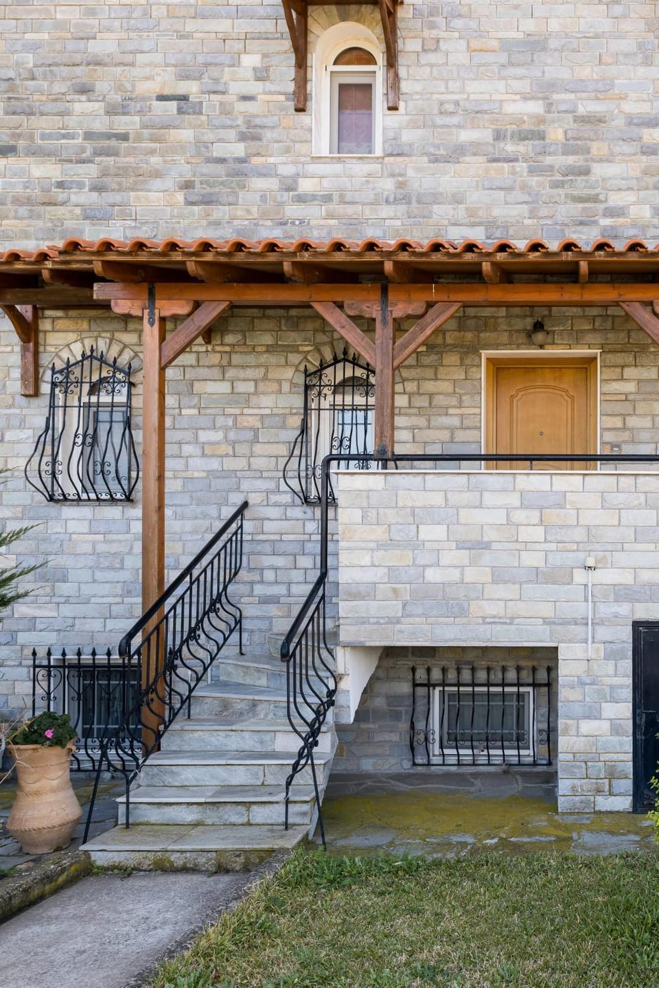 Property building, Facade/entrance, Day