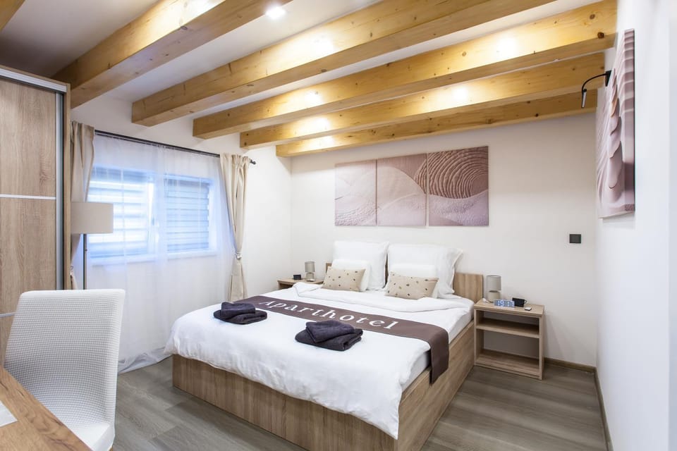 Bed, Living room, Photo of the whole room, Seating area, Bedroom, towels, wardrobe