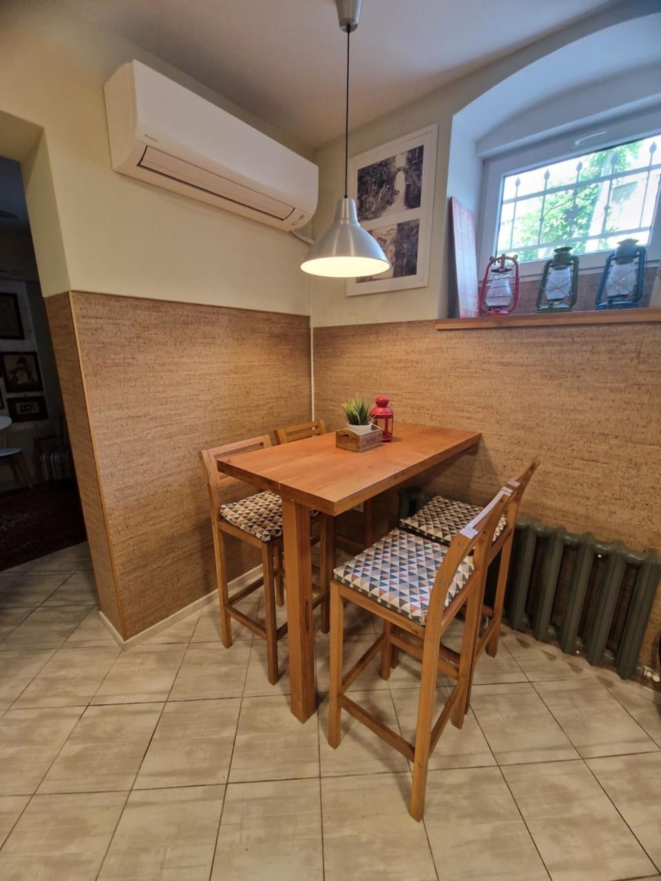 Kitchen or kitchenette, Living room, Seating area, Dining area, air conditioner