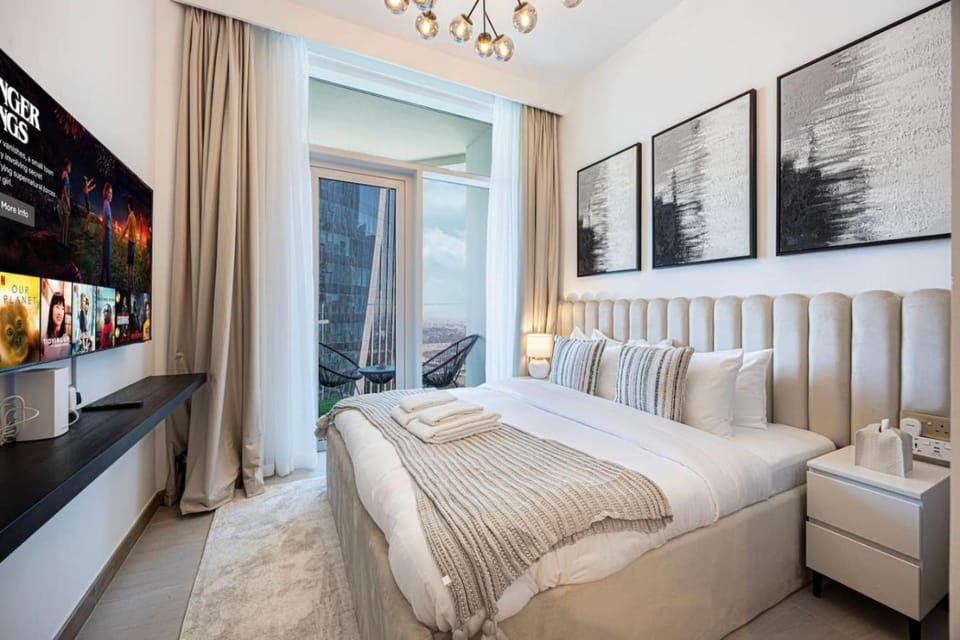 Mahogany 28 - 2BR 8PAX - Infinity Pool and Comfort Apartment in Dubai