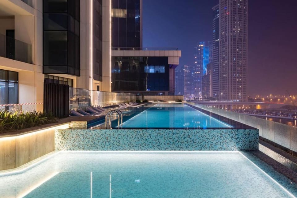 Mahogany 28 - 2BR 8PAX - Infinity Pool and Comfort Apartment in Dubai