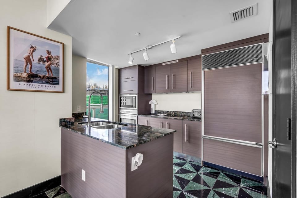 Sky-High Water Views at Icon Brickell Apartment in Brickell