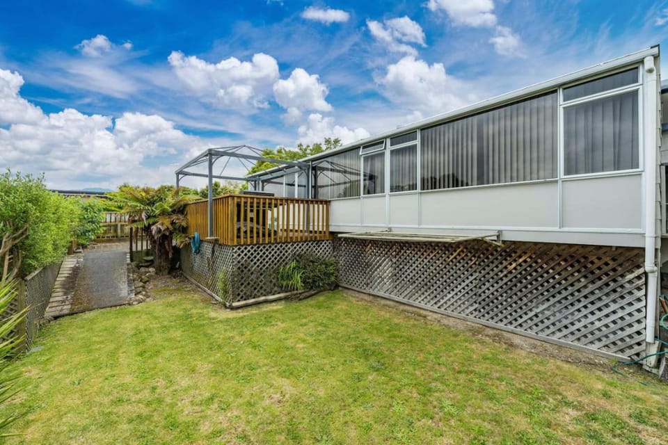 Property building, Garden, Balcony/Terrace