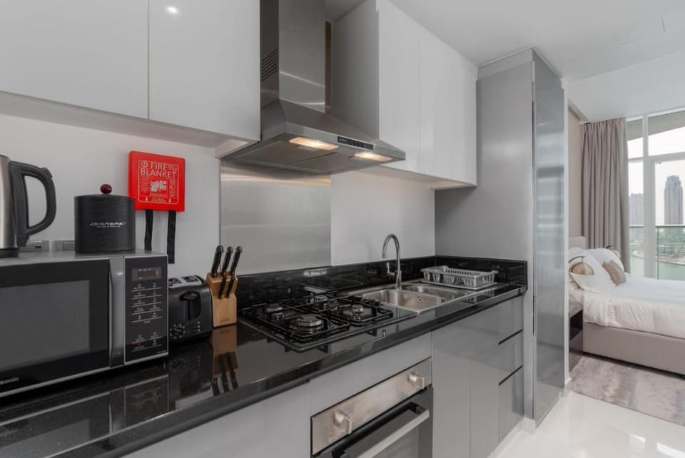 Bed, Kitchen or kitchenette, stove, toaster