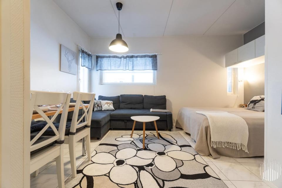 Bed, Photo of the whole room, Seating area, Bedroom