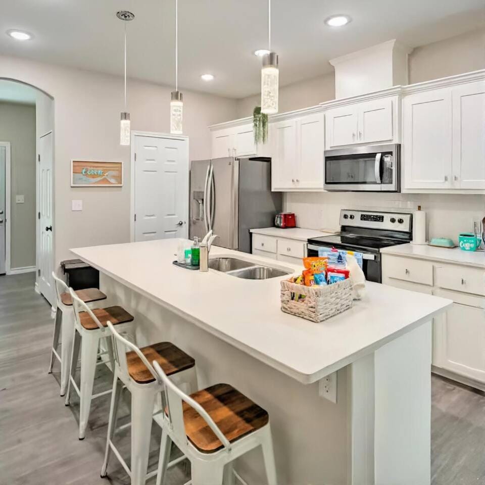 The Coastal Pearl by Howdy Holiday House in Flour Bluff