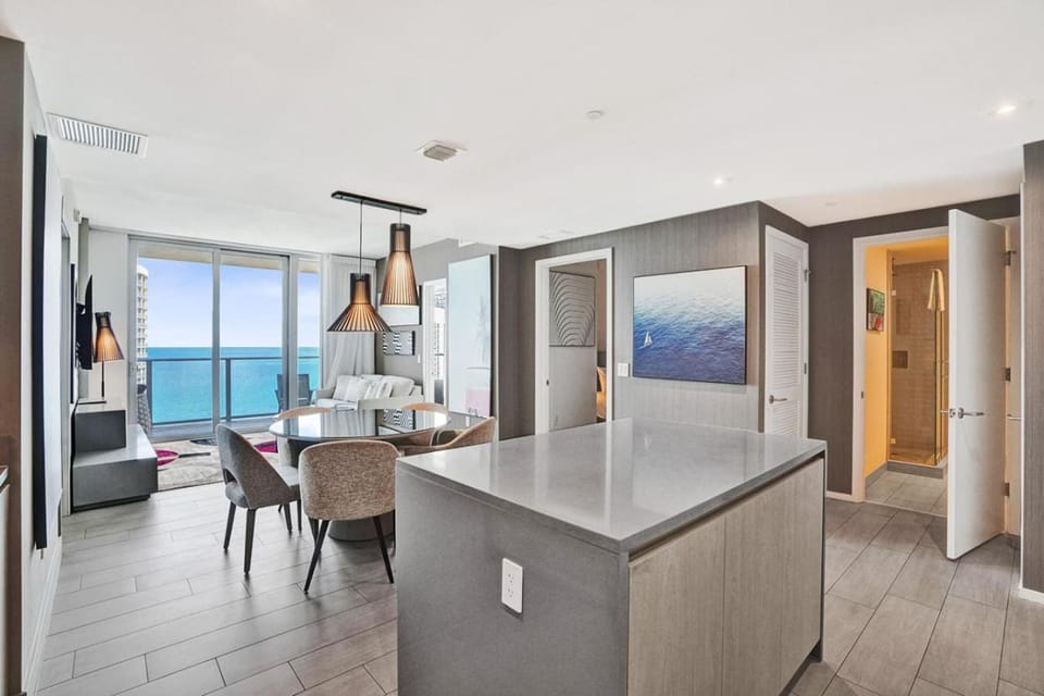 Kitchen or kitchenette, Dining area, Sea view