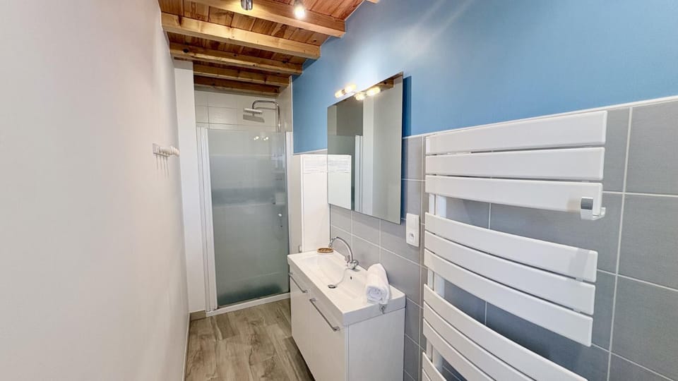 Shower, Bathroom, towels