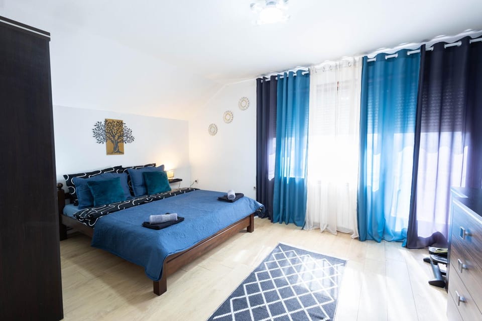 Bed, Bedroom, towels, wardrobe